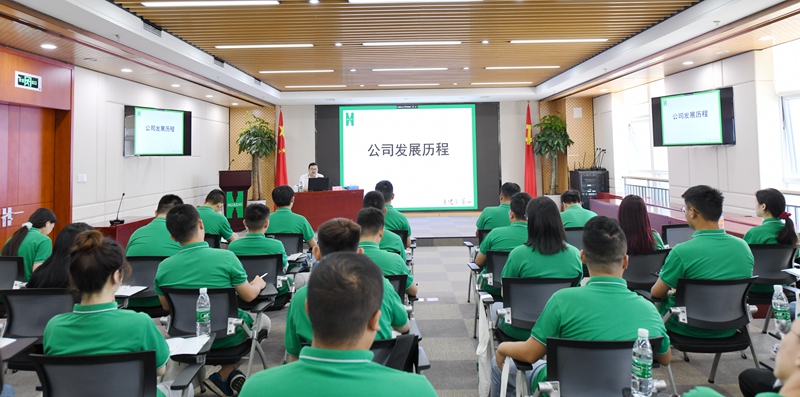 公司黨委委員、紀(jì)委書記、工會主席章慶講述公司的發(fā)展歷程